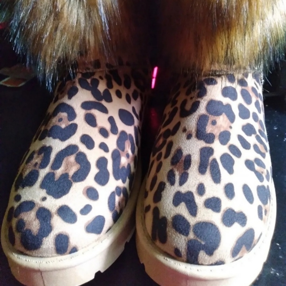 Snow boots